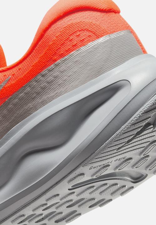 Nike - Nike Journey Run PRM