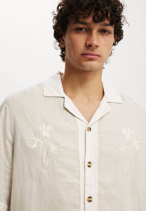 Cotton On - Cabana Short Sleeve Shirt - Stone Floral