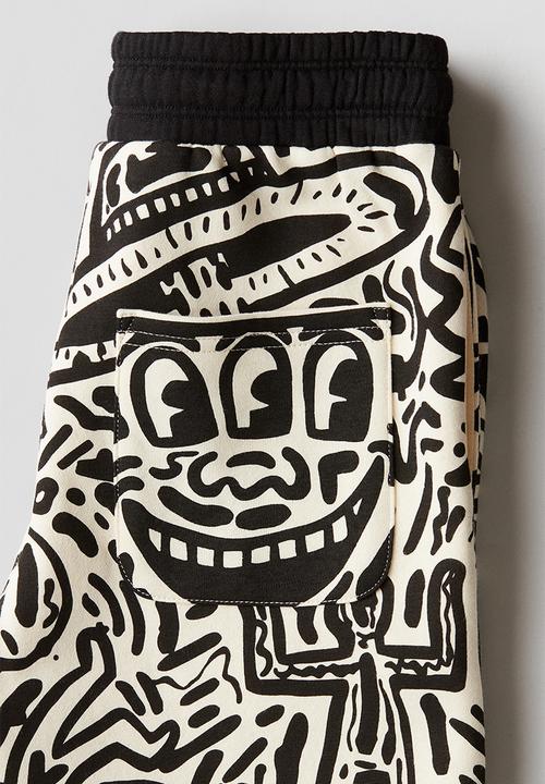 H&M - Keith Haring X H&M:  Knee-length sweatshirt shorts - beige,multi