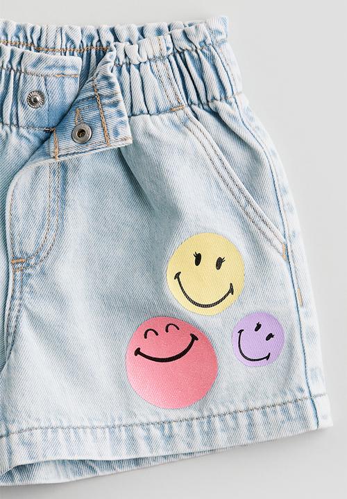 H&M - Loose fit denim shorts - light denim blue smileyworld®