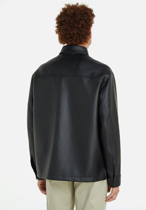 Calvin Klein - Faux leather shacket ck black