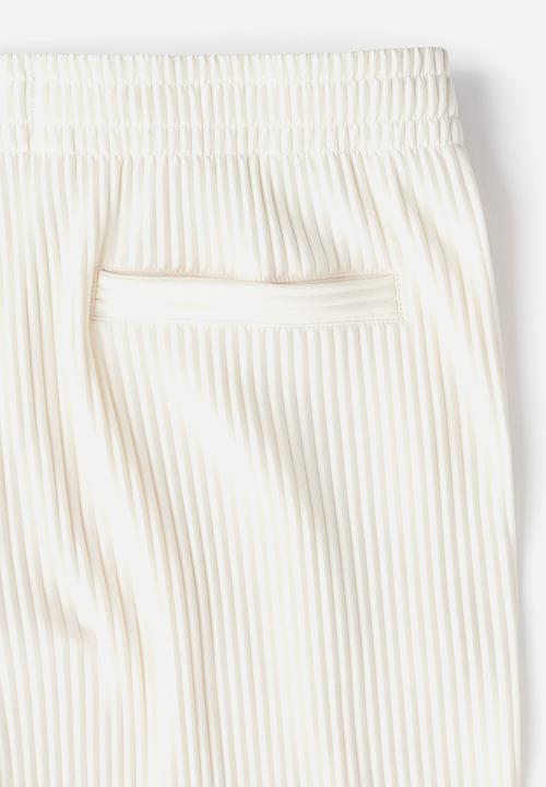 H&M - Regular fit pleated shorts - light beige