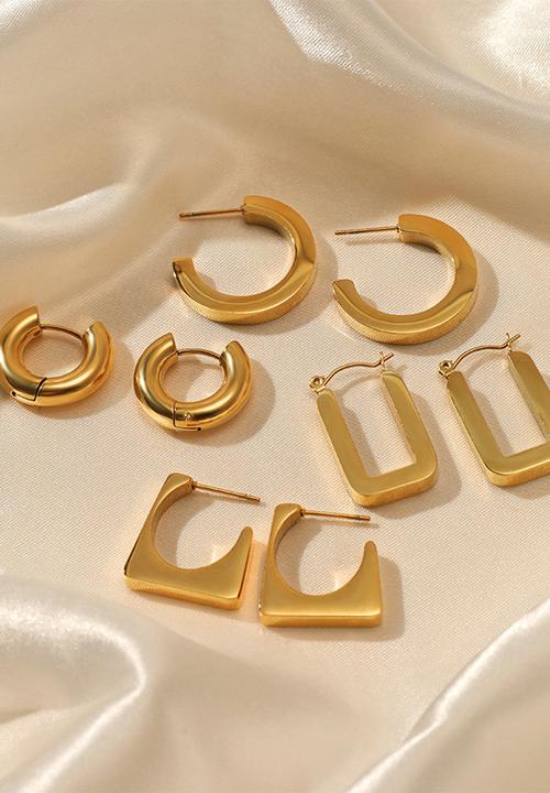 Zoe on Trend - Long hoop earring - gold