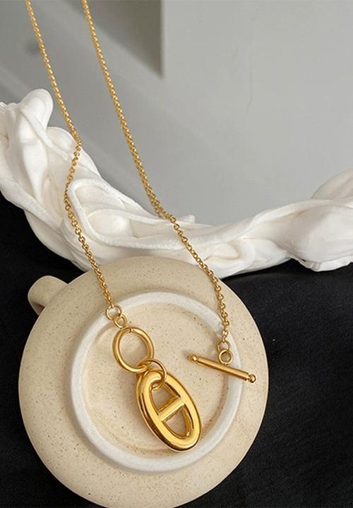 Zoe on Trend - Modern fob and designer necklace - gold