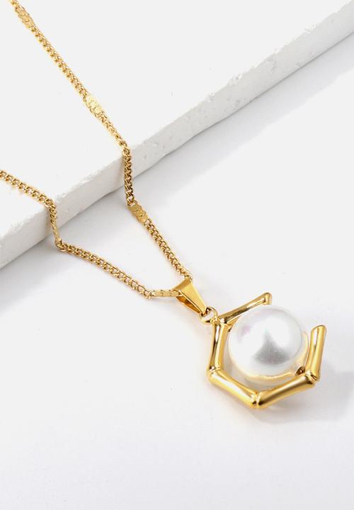 Zoe on Trend - Modern pearl design pendant on chain necklace - gold & white