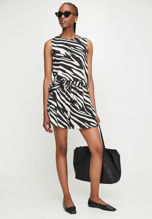 edit - Tie front printed pull on shorts - black ecru zebra