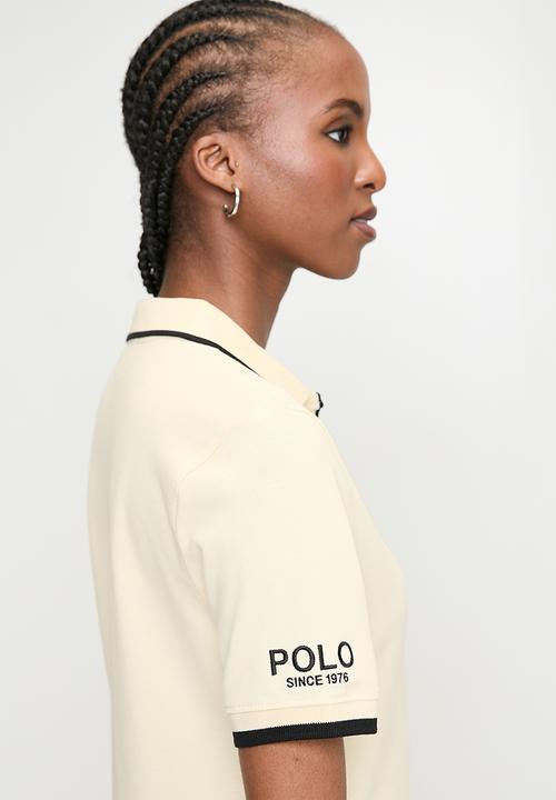 POLO - Wmn Zuri Ss Johnny Collar Golfer Dress - Sand