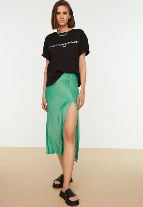 Trendyol - Slogan Printed Relaxed Crew Neck Knitted T-Shirt - Black