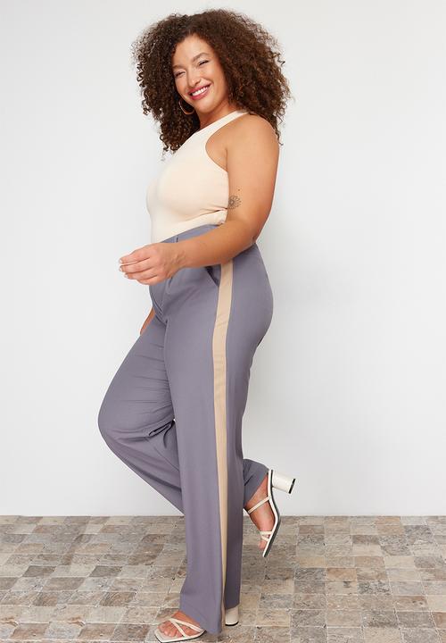 Trendyol - Plus High Waist Wide Leg Trousers - Grey