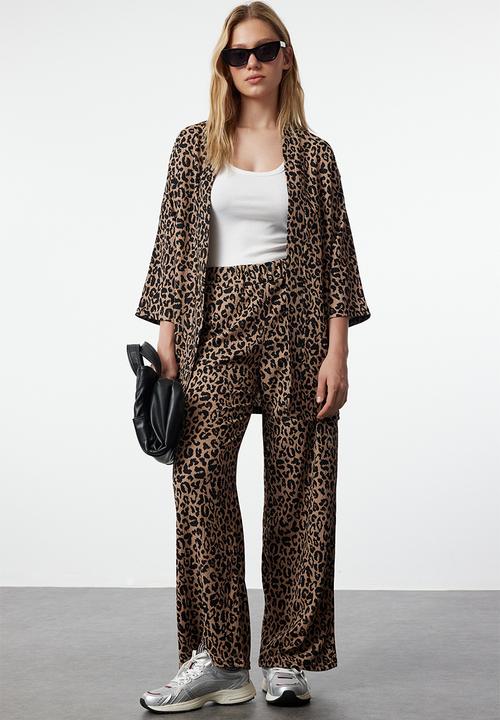 Trendyol - Printed Relaxed Cut Flexible Kimono Knitted Bottom-Top Set - Brown
