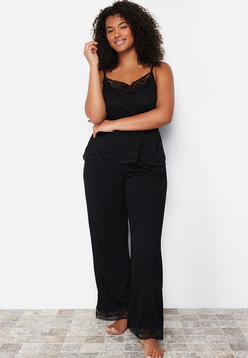 Trendyol - Plus Lace Detailed Knitted Pajama Set - Black