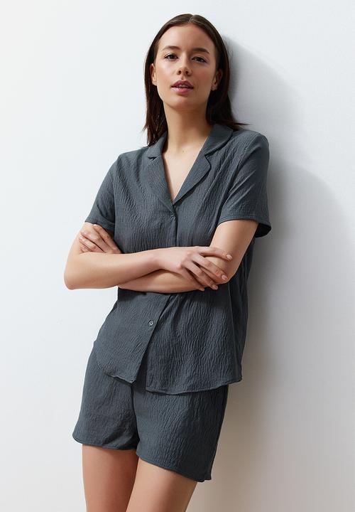 Trendyol - Back Star and Moon Printed Satin Woven Pajamas Set - Anthracite
