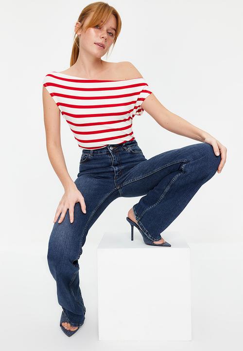 Trendyol - Boat Neck Stretch Knit Blouse - Red & White 
