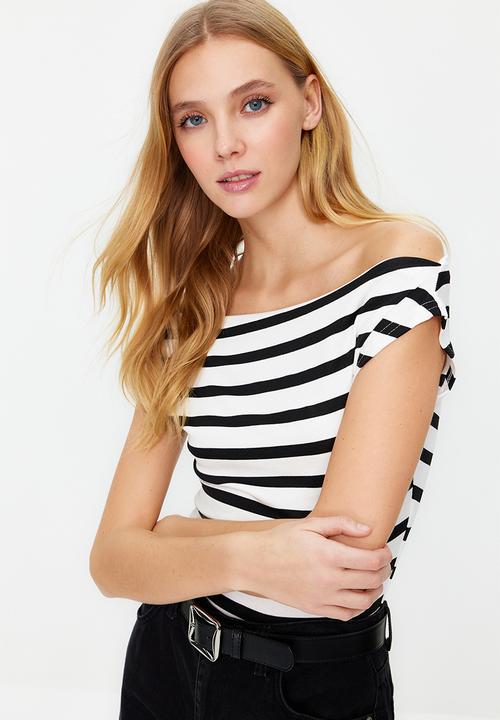 Trendyol - Boat neck stretch knitted top - black & white