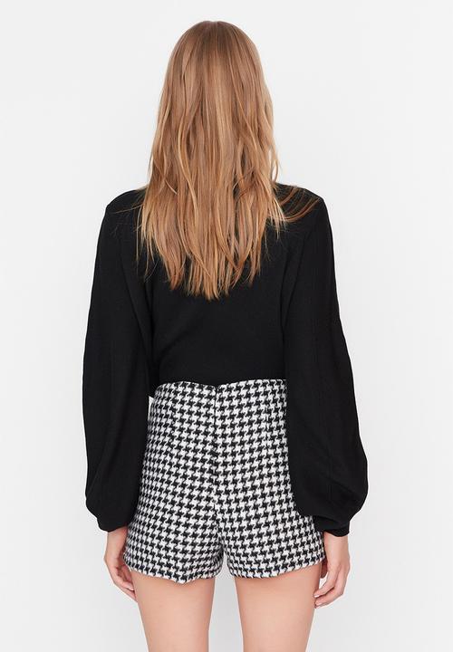 Trendyol - Houndstooth Patterned Woven Short Skirt - Black