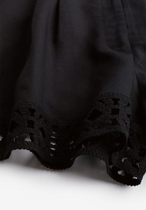 H&M - Crochet-look-trim shorts - black