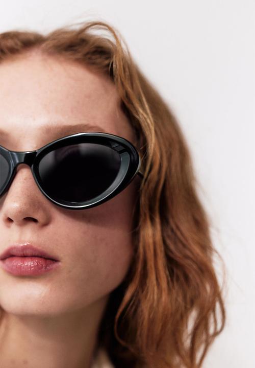 H&M - Cat-eye sunglasses - black