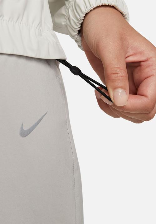 Nike - Nike Womens Swift Jacket - Pale Ivory/Black/Reflective Silv