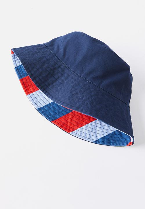 Cotton On - Kids reversible bucket hat - in the navy/palm embroidery