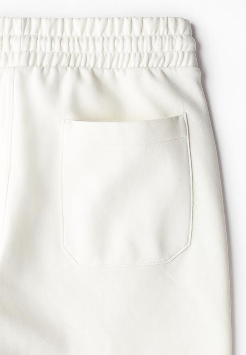 H&M - Regular fit sweatshorts - cream 