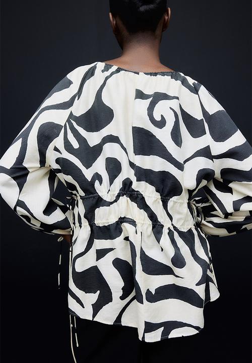 H&M - Drawstring-detail blouse - cream & black patterned