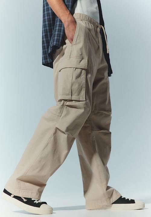 H&M - Relaxed fit cargo trousers - light beige 