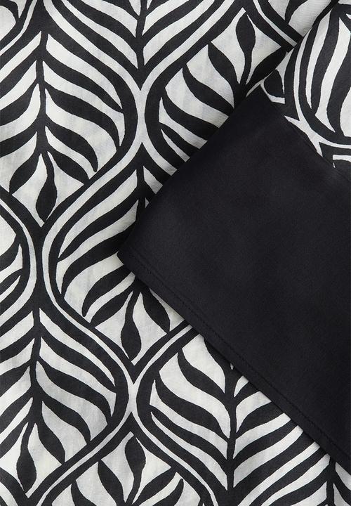 H&M - Tie-belt kaftan dress - black/leaf-patterned