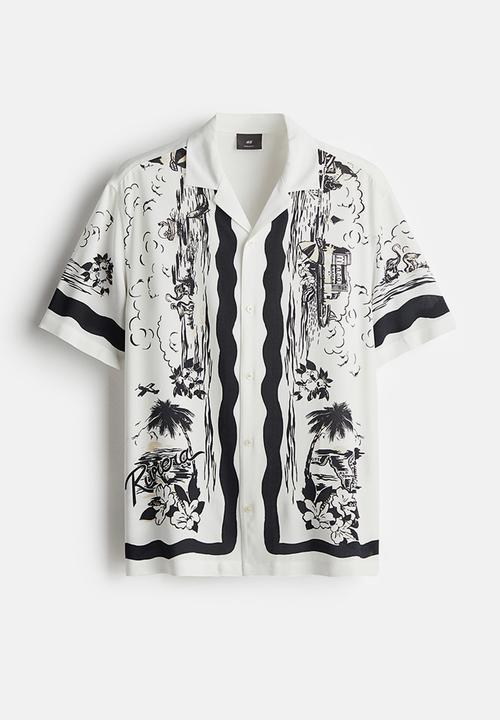 H&M - Regular fit printed resort shirt - black/riviera