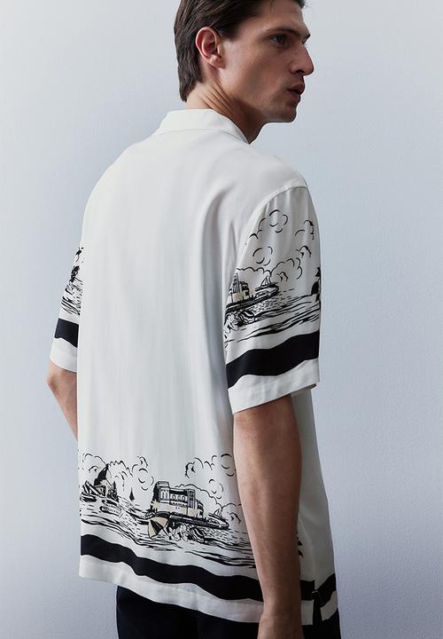 H&M - Regular fit printed resort shirt - black/riviera