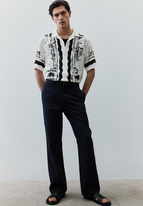 H&M - Regular fit printed resort shirt - black/riviera