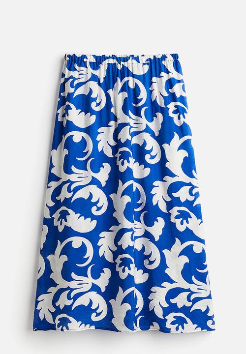 H&M - Midi skirt - bright blue/patterned