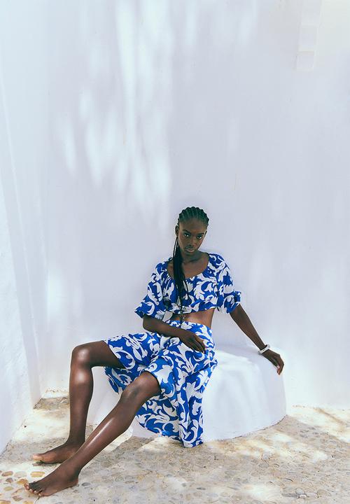 H&M - Midi skirt - bright blue/patterned