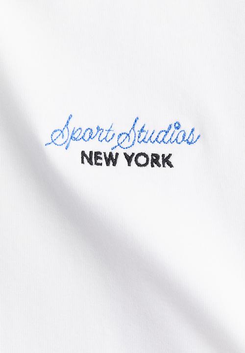H&M - Fitted cotton T-shirt - white/sport studios 