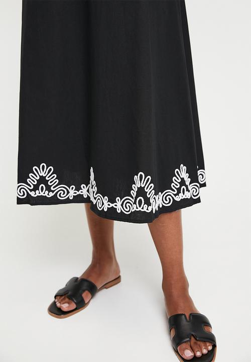 edit - Embroidered Hem Circle Skirt (CO-ORD) -Black