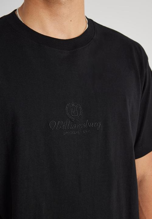 Factorie - Relaxed Fit Graphic T Shirt - Uc Black/Williamsburg Crest