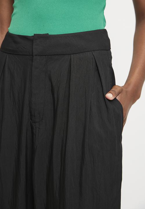 Superbalist - Pleat detail barrel leg - black