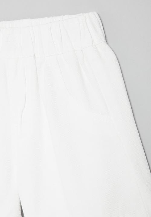 Pop Candy - Frilled hem shorts-white