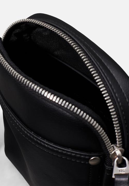 Calvin Klein - Tagged Reporter17 -  Black