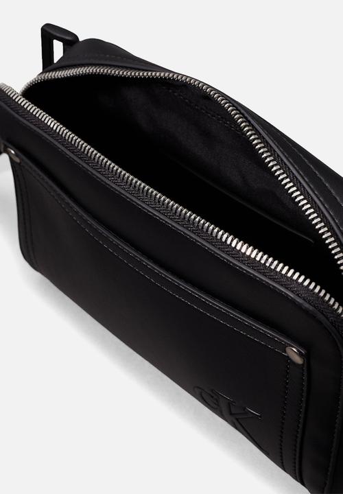 Calvin Klein - Tagged Camera Bag22 -  Black