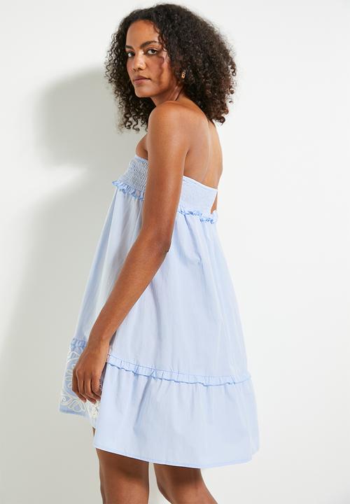 MILLA - Strapless embroidery mini with frill detail - blue