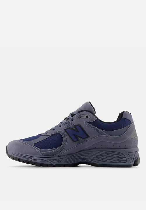 New Balance  - 2002R