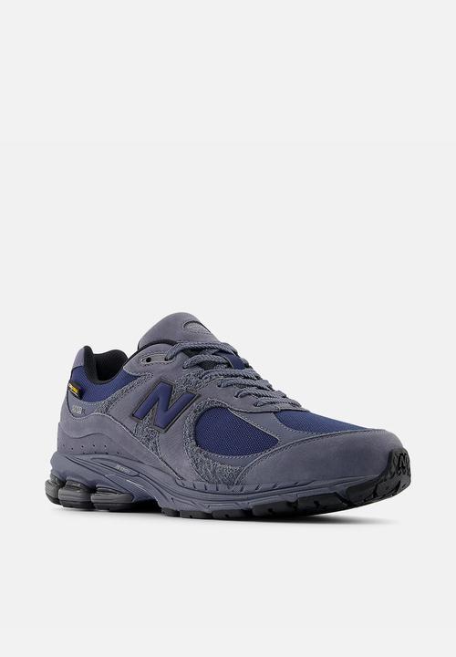New Balance  - 2002R