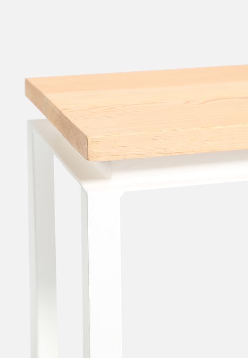 Iltoro - Patsy & Edina side table 