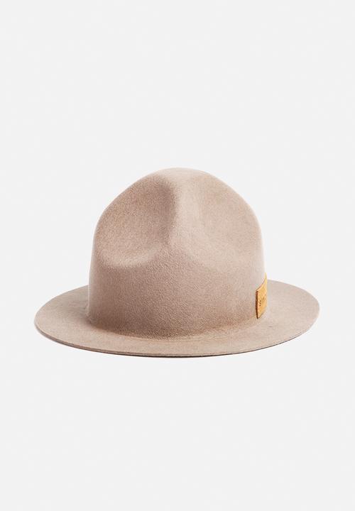 Simon and Mary - Mounty raw hat