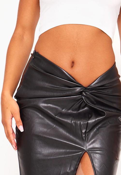 PrettyLittleThing - Faux Leather Twist Detail Front Midi Skirt - Black