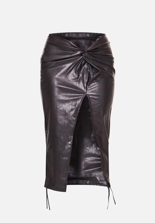 PrettyLittleThing - Faux Leather Twist Detail Front Midi Skirt - Black