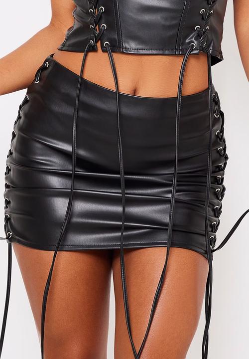 PrettyLittleThing - Premium Faux Leather Lace Front Micro Mini Skirt - Black