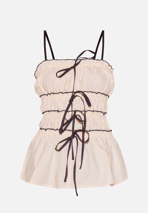 PrettyLittleThing - Contrast Stitch Tiered Bow Top - Off White