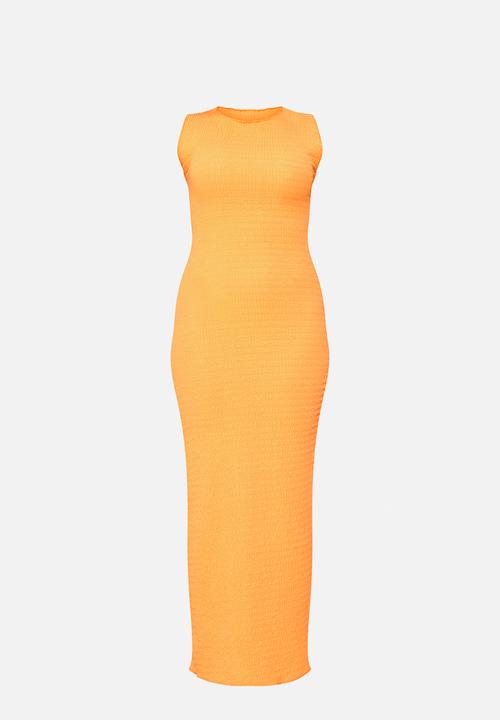 PrettyLittleThing - Textured High Neck Lettuce Hem Midaxi Dress - Bright Orange