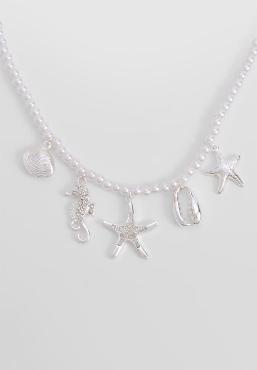 boohoo - Silver Sea Detail Pearl Charm Necklace - white